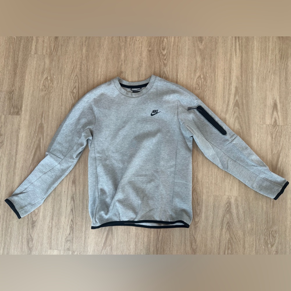 Men’s Nike Heather Gray Crew Neck Sweatshirt